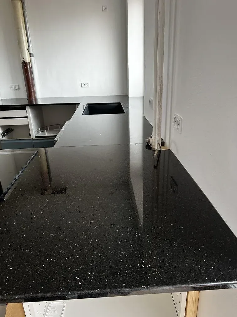 Køkkenbordplade i Star Galaxy, Kastrup – billede 2