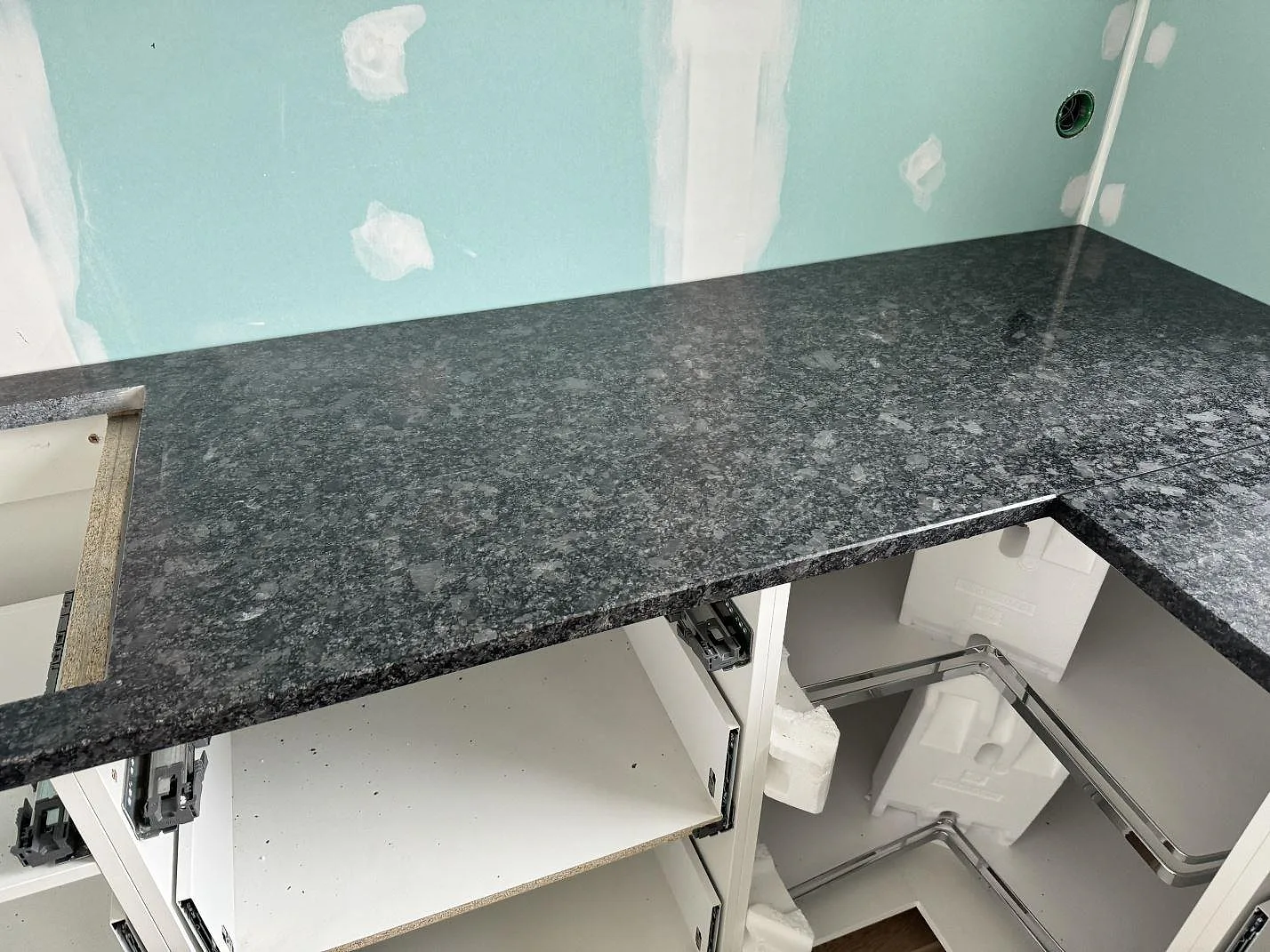 Køkkenbordplade i Steel Grey, Älmestad – billede 7