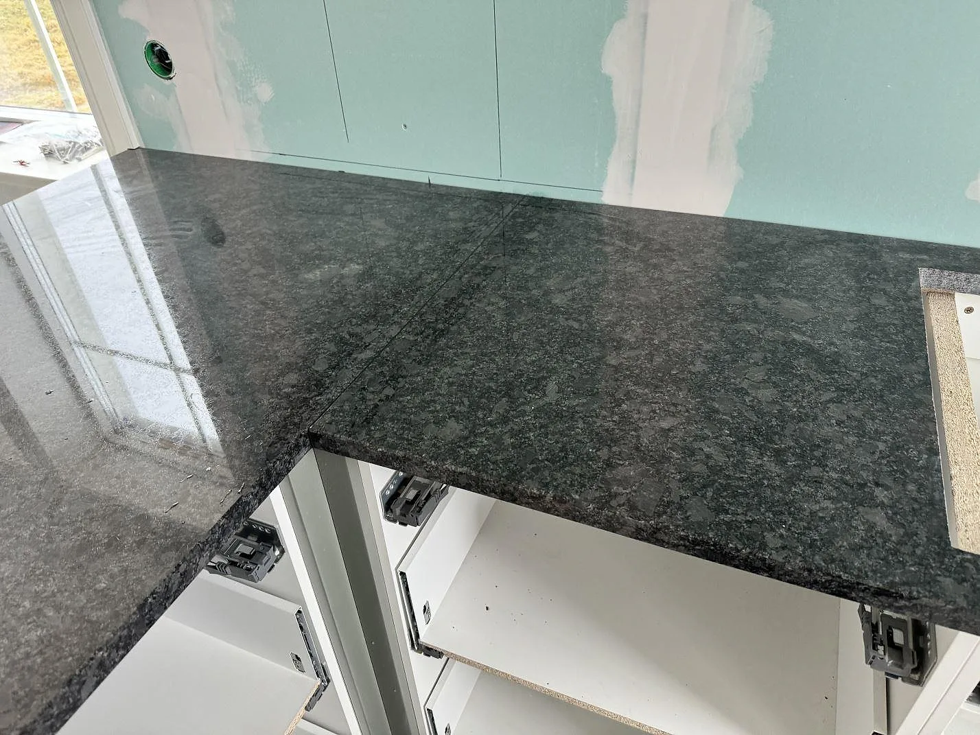 Køkkenbordplade i Steel Grey, Älmestad – billede 4