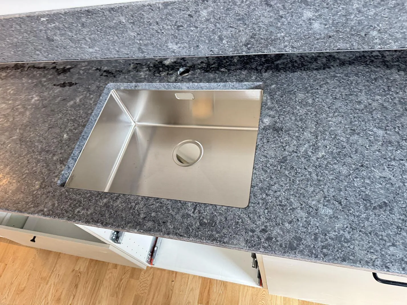 Køkkenbordplade i Steel Grey, Bjärred – billede 4