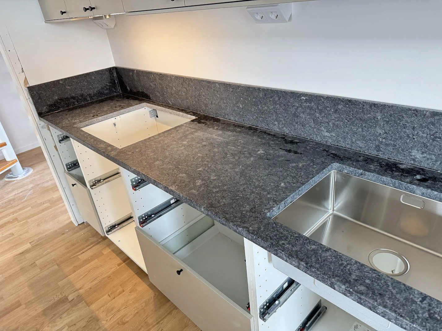Køkkenbordplade i Steel Grey, Bjärred – billede 2