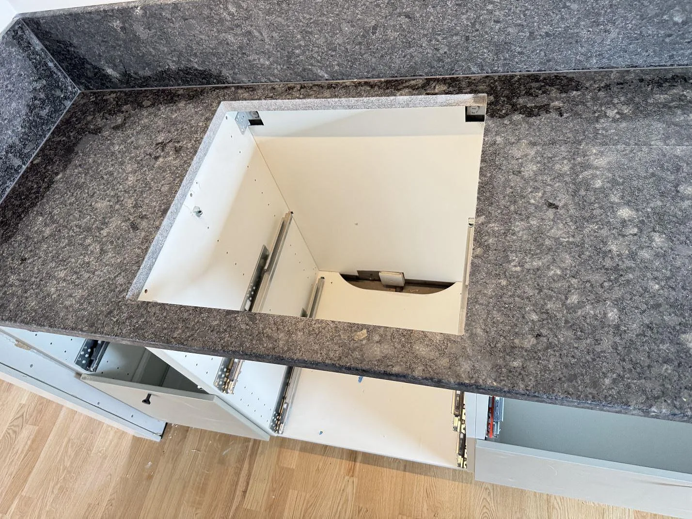 Køkkenbordplade i Steel Grey, Bjärred – billede 5