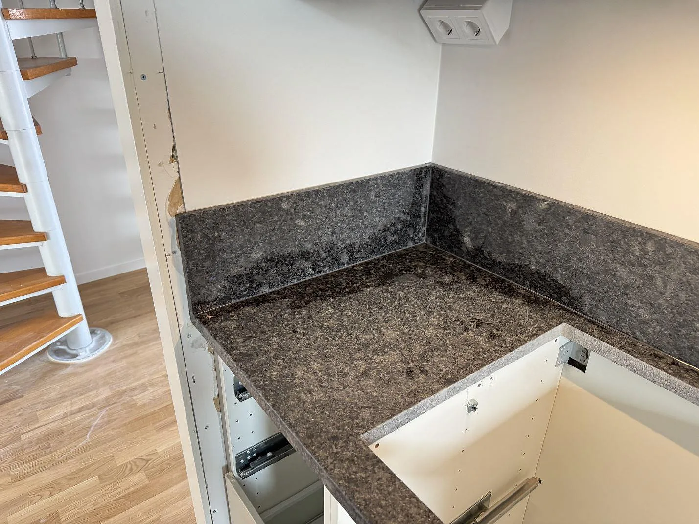 Køkkenbordplade i Steel Grey, Bjärred – billede 6