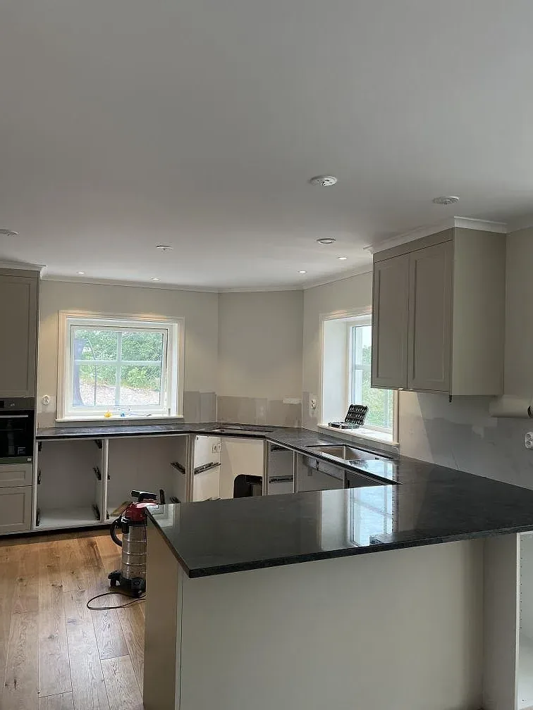 Gennemført projekt: Køkkenbordplade i Steel Grey, Ljungbyholm.