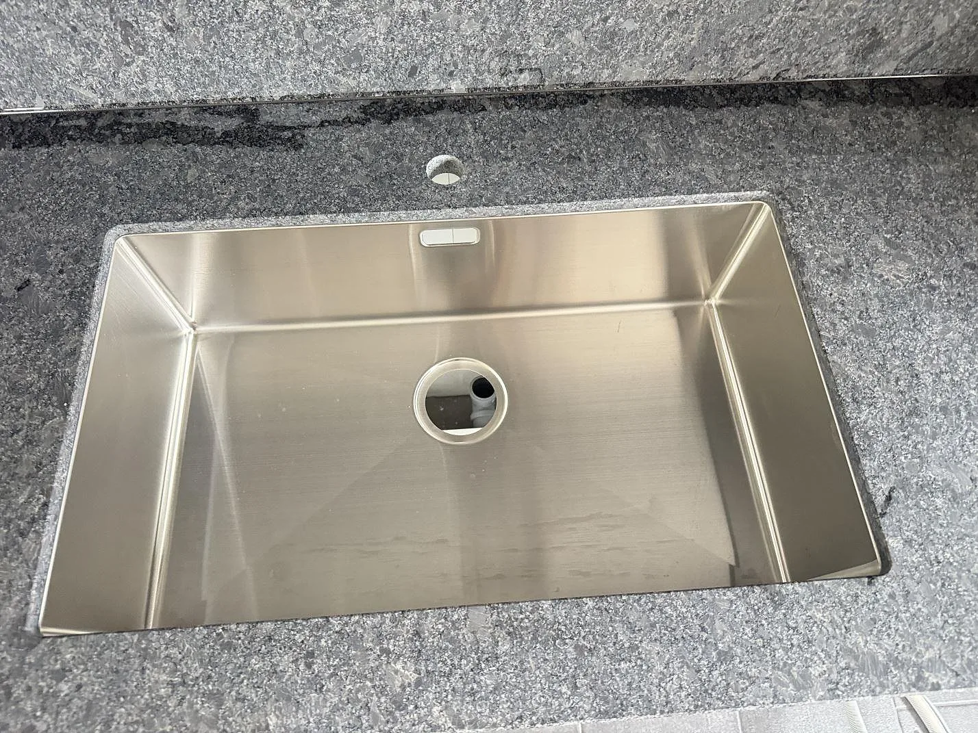 Køkkenbordplade i Steel Grey, Löberöd – billede 4
