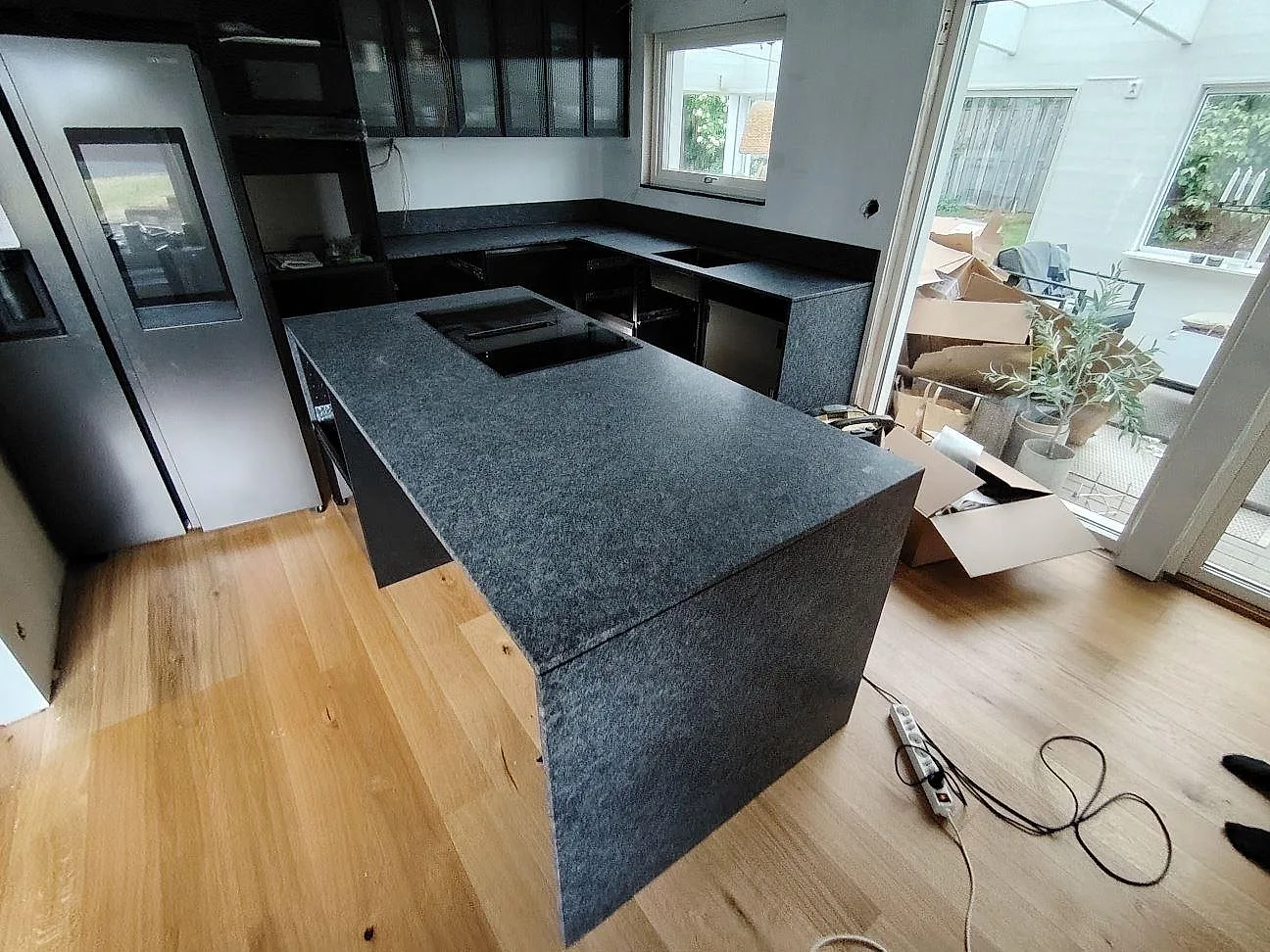 Gennemført projekt: Køkkenbordplade i Steel Grey, Norrköping.