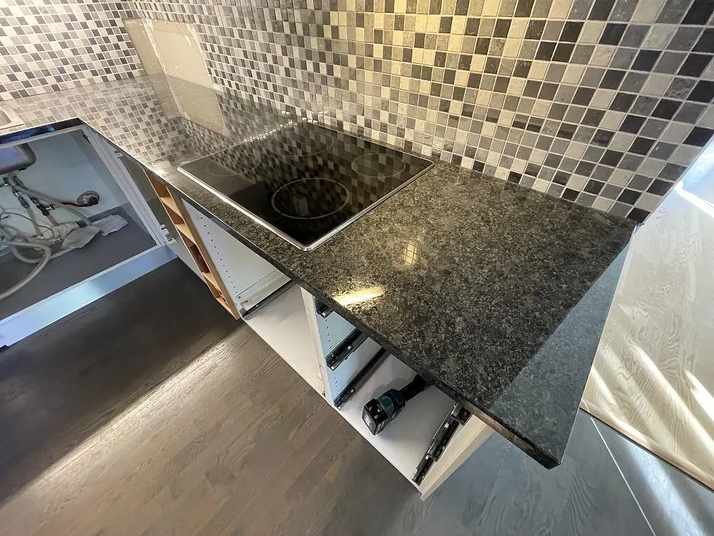 Køkkenbordplade i Steel Grey, Saltsjö boo – billede 3