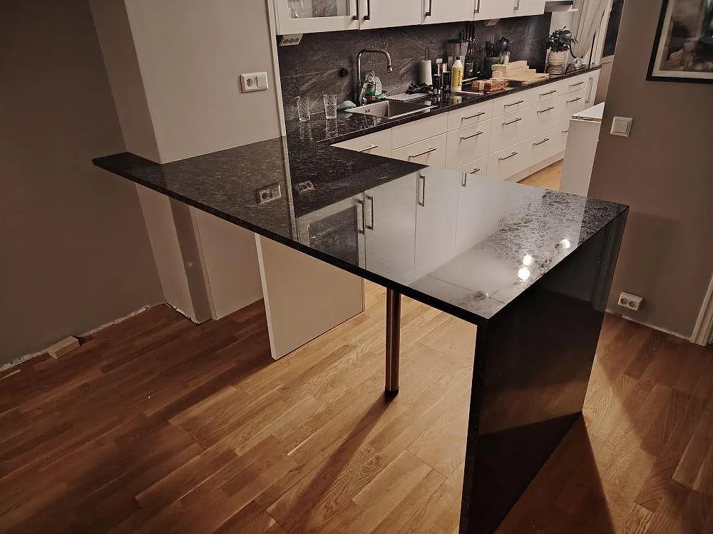 Gennemført projekt: Køkkenbordplade i Steel Grey, Skogås.