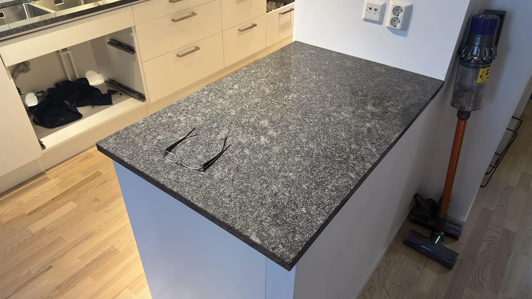 Køkkenbordplade i Steel Grey, Stockholm – billede 2
