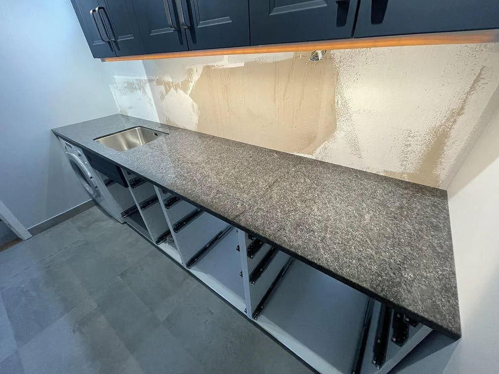 Køkkenbordplade i Steel Grey, Tumba – billede 3