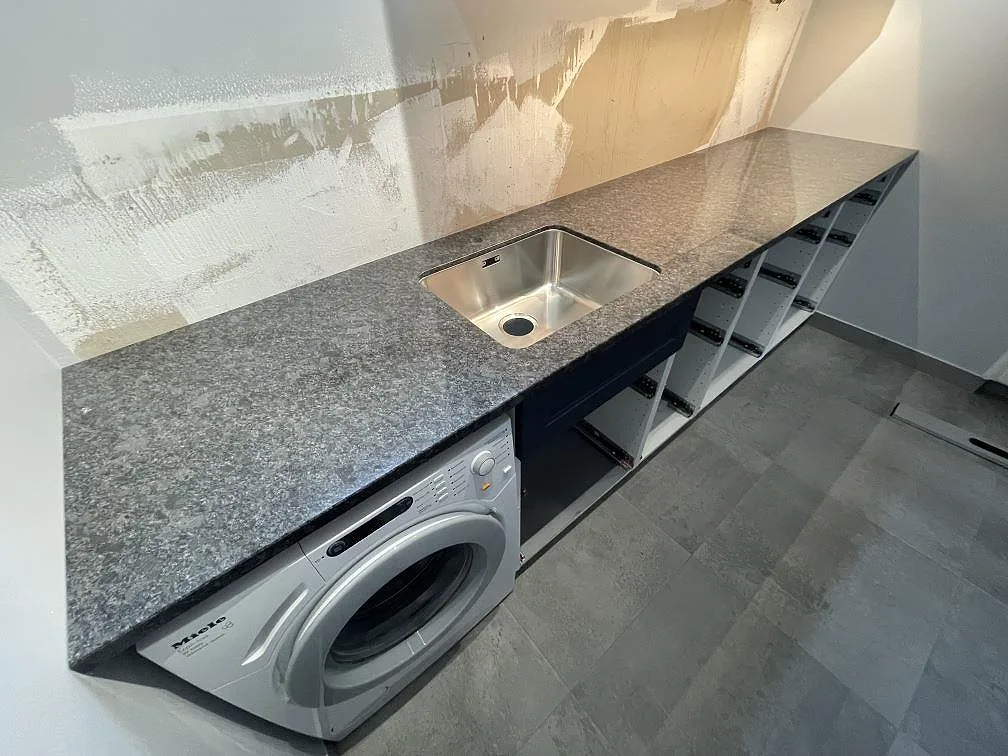 Køkkenbordplade i Steel Grey, Tumba – billede 2