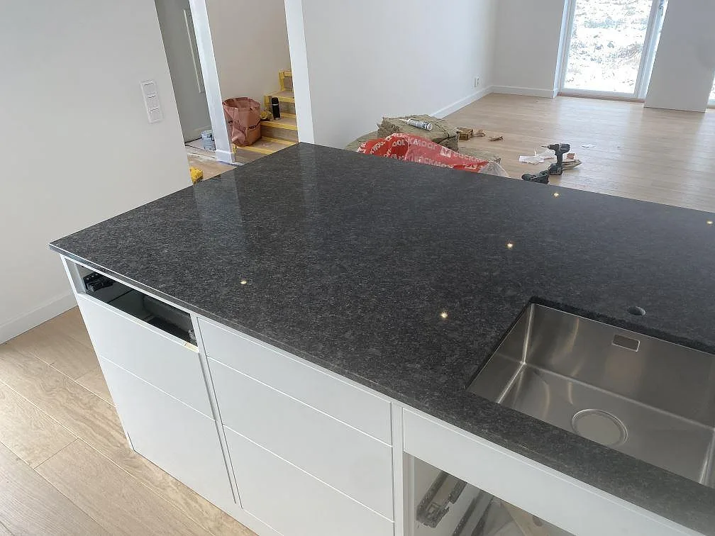 Køkkenbordplade i Steel Grey, Uddevalla – billede 3