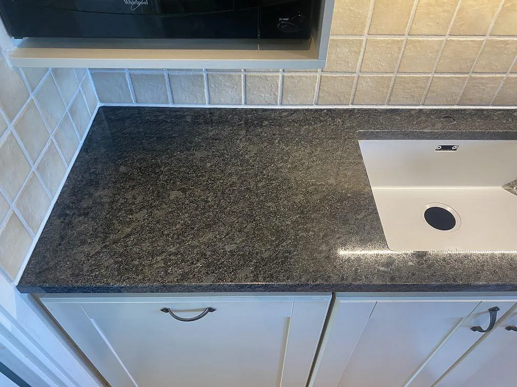 Køkkenbordplade i Steel Grey, Vejbystrand – billede 3