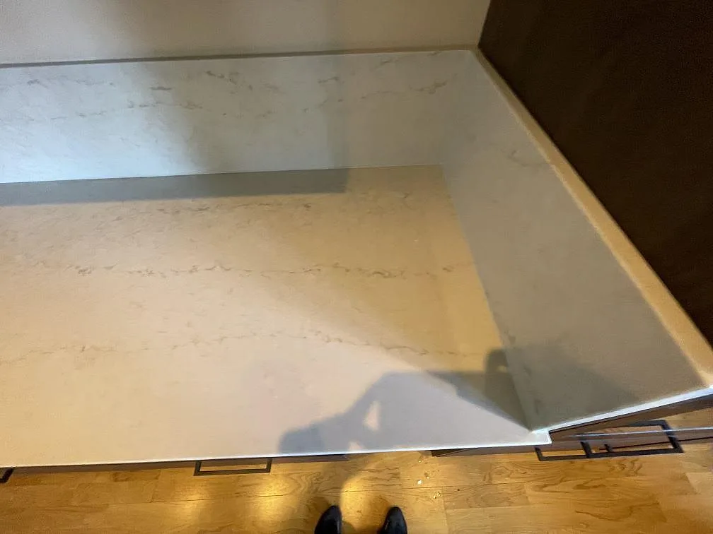 Køkkenbordplade i Taj Mahal Gold, Täby – billede 4