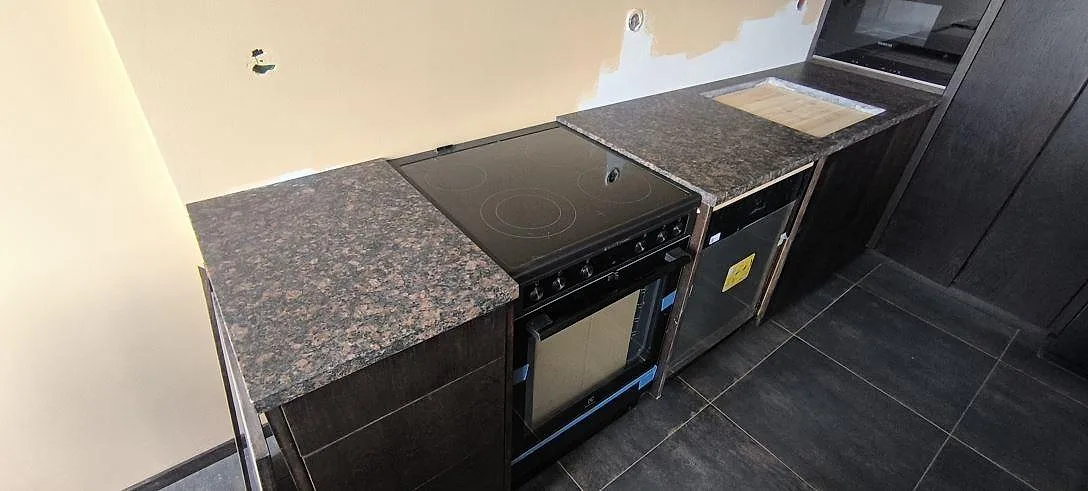 Køkkenbordplade i Tan Brown, Farsta – billede 2