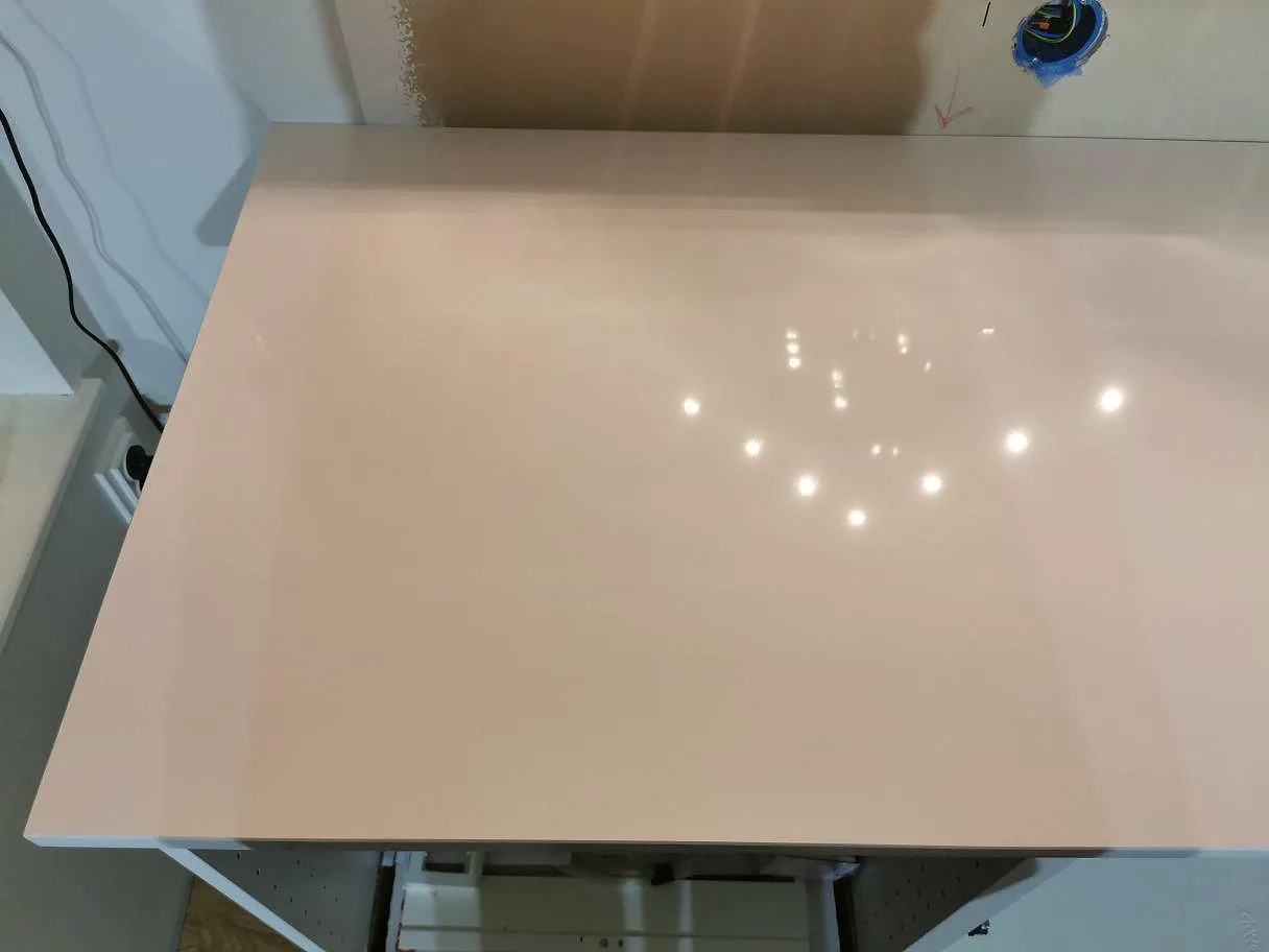 Køkkenbordplade i Technistone Crystal Absolute White, Båstad – billede 5