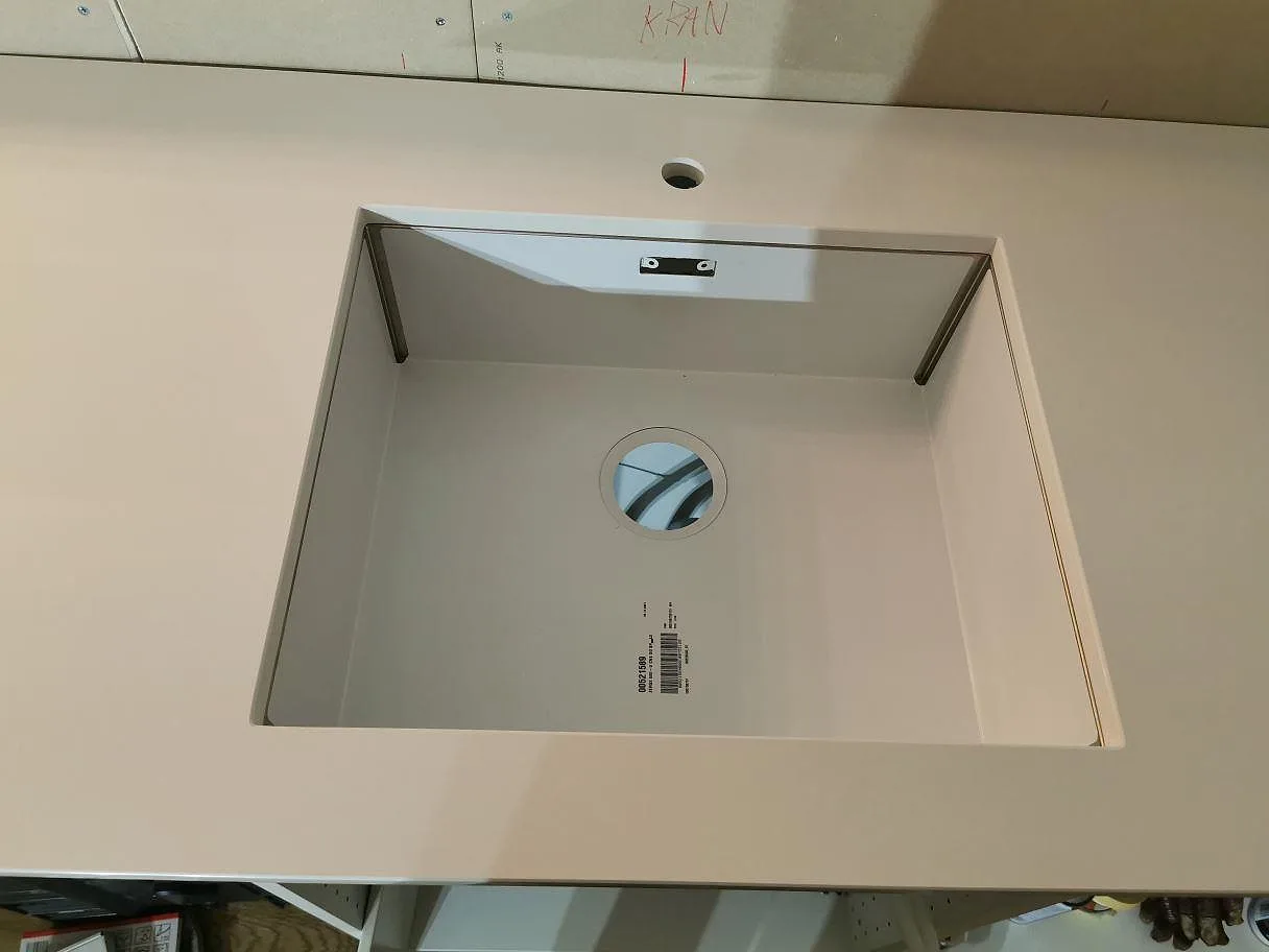 Køkkenbordplade i Technistone Crystal Absolute White, Båstad – billede 2