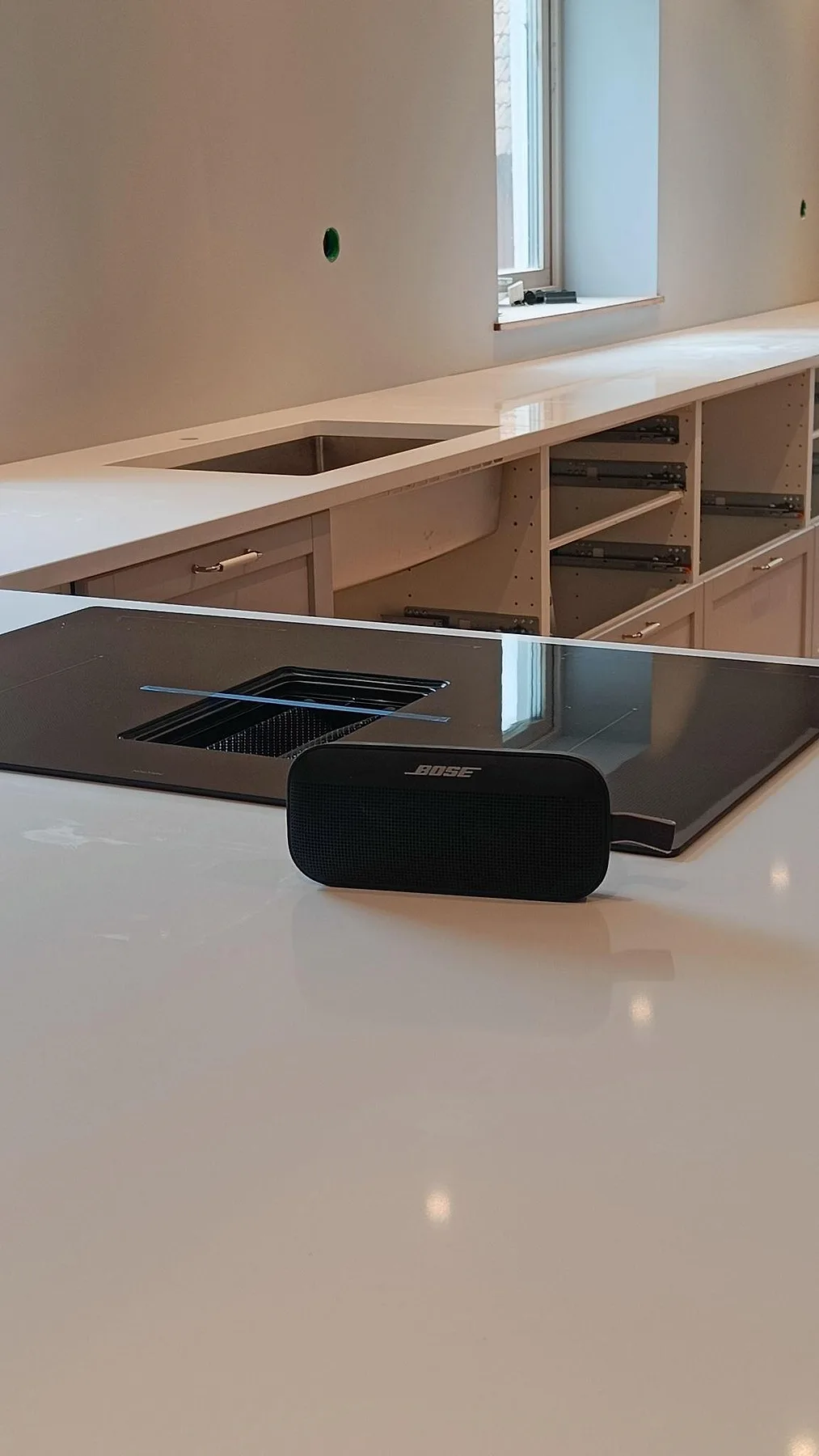 Køkkenbordplade i Technistone Crystal Absolute White, Fjälkinge – billede 3