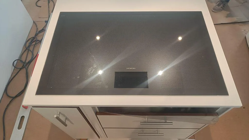 Køkkenbordplade i Technistone Crystal Absolute White, Glumslöv – billede 3