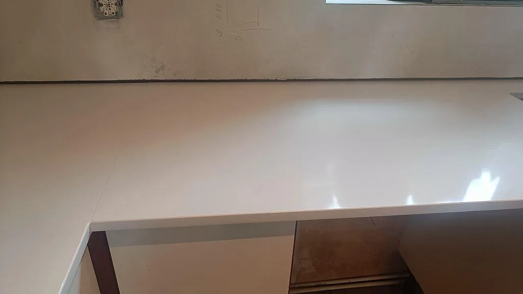 Køkkenbordplade i Technistone Crystal Absolute White, Glumslöv – billede 6