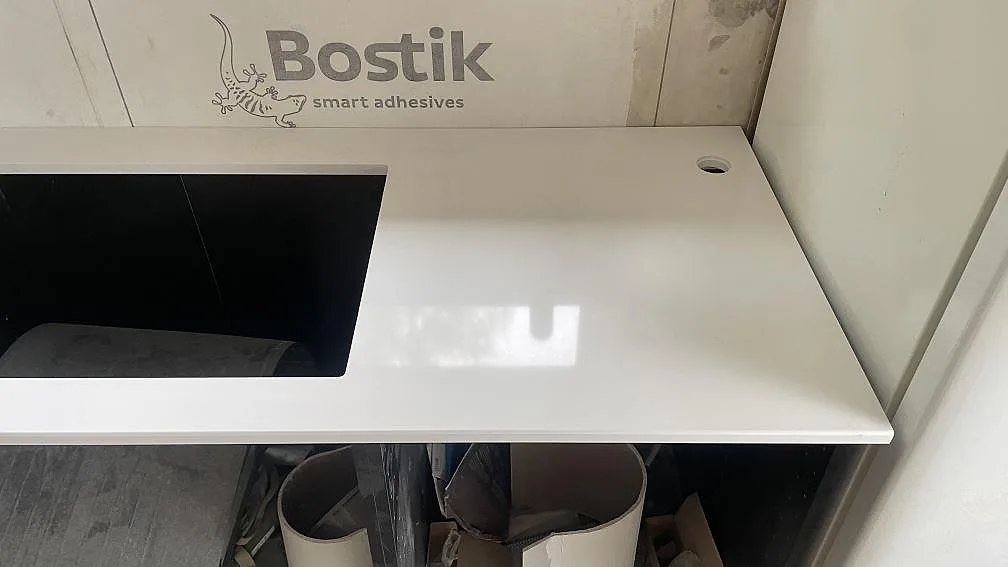 Køkkenbordplade i Technistone Crystal Absolute White, Härryda – billede 4