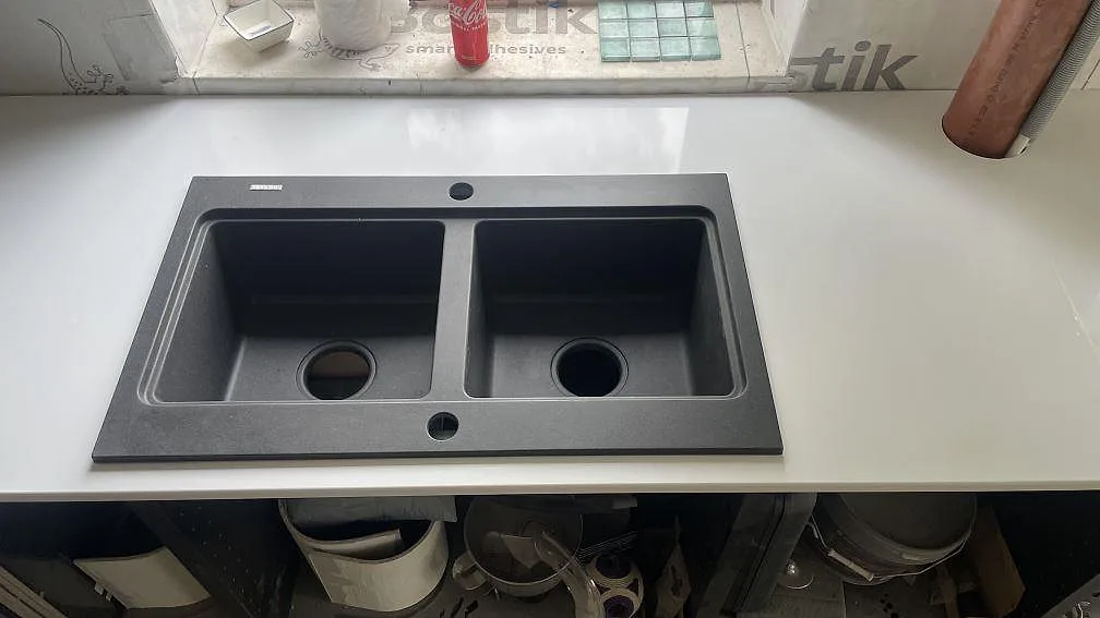 Køkkenbordplade i Technistone Crystal Absolute White, Härryda – billede 2