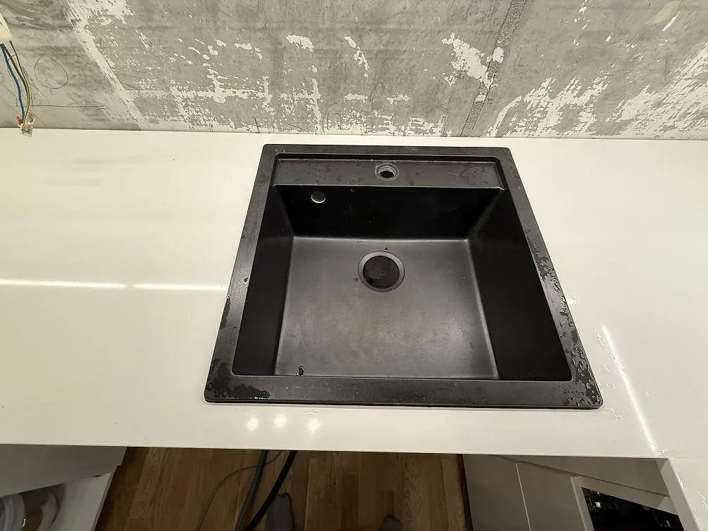 Køkkenbordplade i Technistone Crystal Absolute White, Kungsängen – billede 4