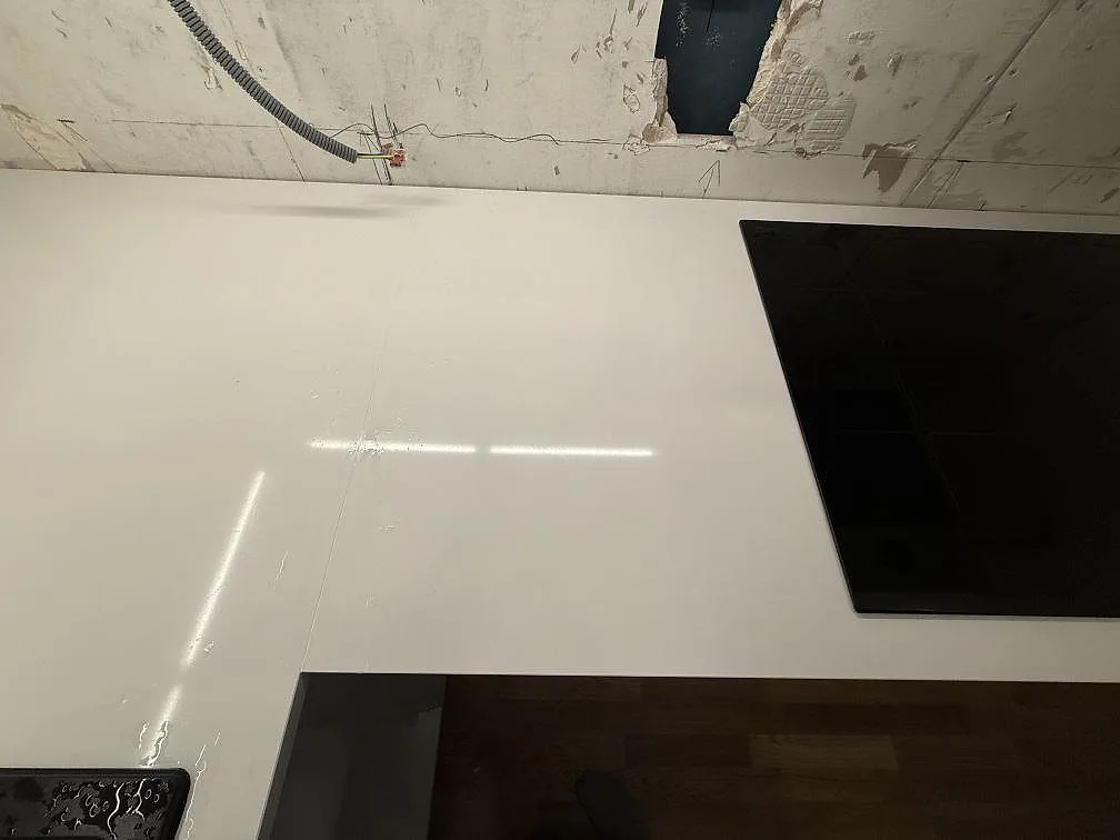 Køkkenbordplade i Technistone Crystal Absolute White, Kungsängen – billede 6