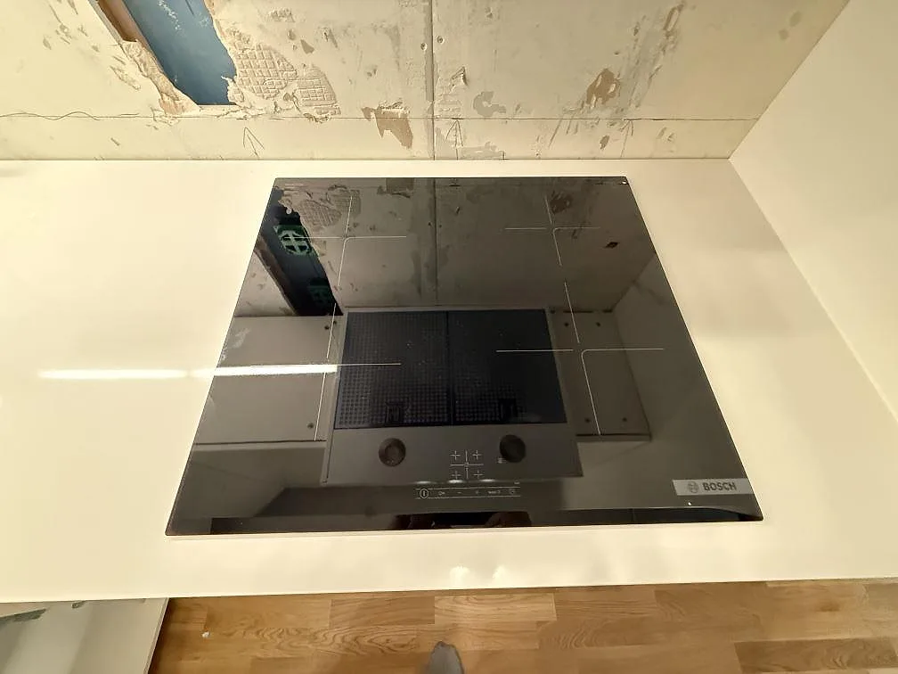 Køkkenbordplade i Technistone Crystal Absolute White, Kungsängen – billede 5