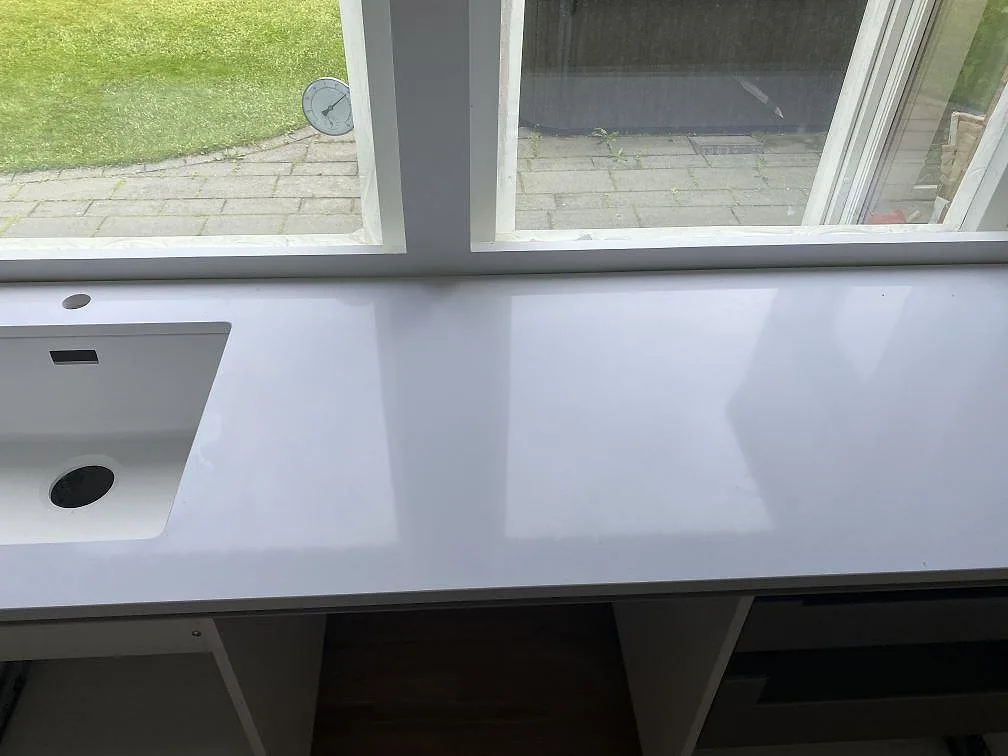 Køkkenbordplade i Technistone Crystal Absolute White, Löddeköpinge – billede 3