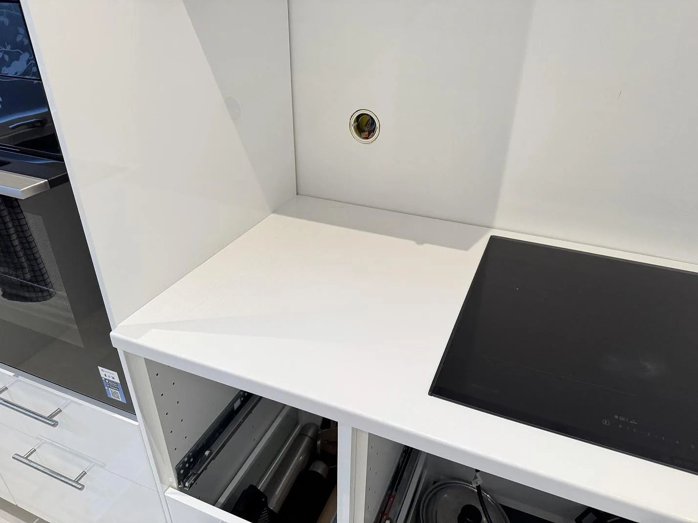 Køkkenbordplade i Technistone Crystal Absolute White, Trelleborg – billede 2