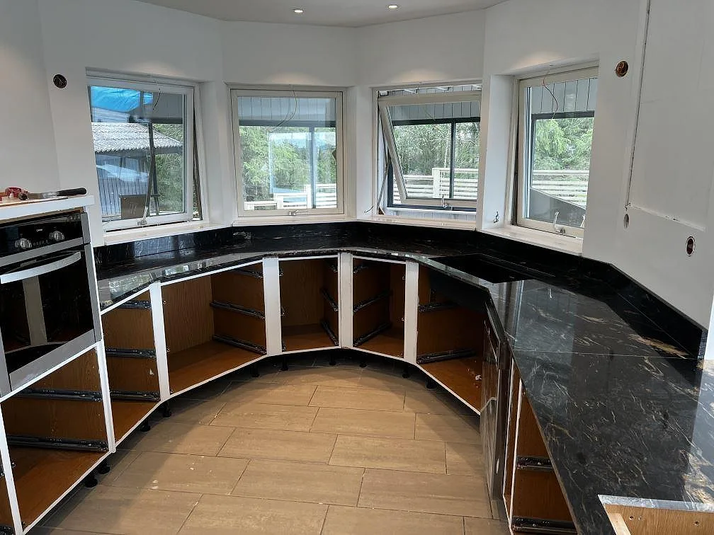 Køkkenbordplade i Technistone Crystal Absolute White, Uddevalla – billede 2