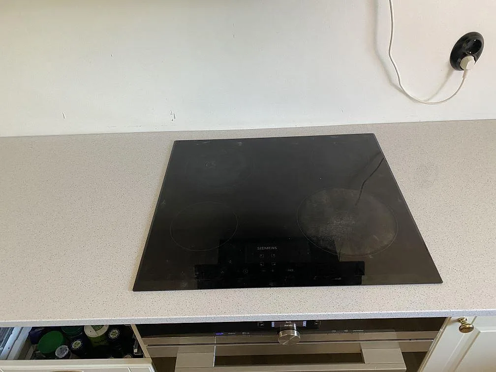 Køkkenbordplade i Technistone Crystal Quartz White, Malmö – billede 6