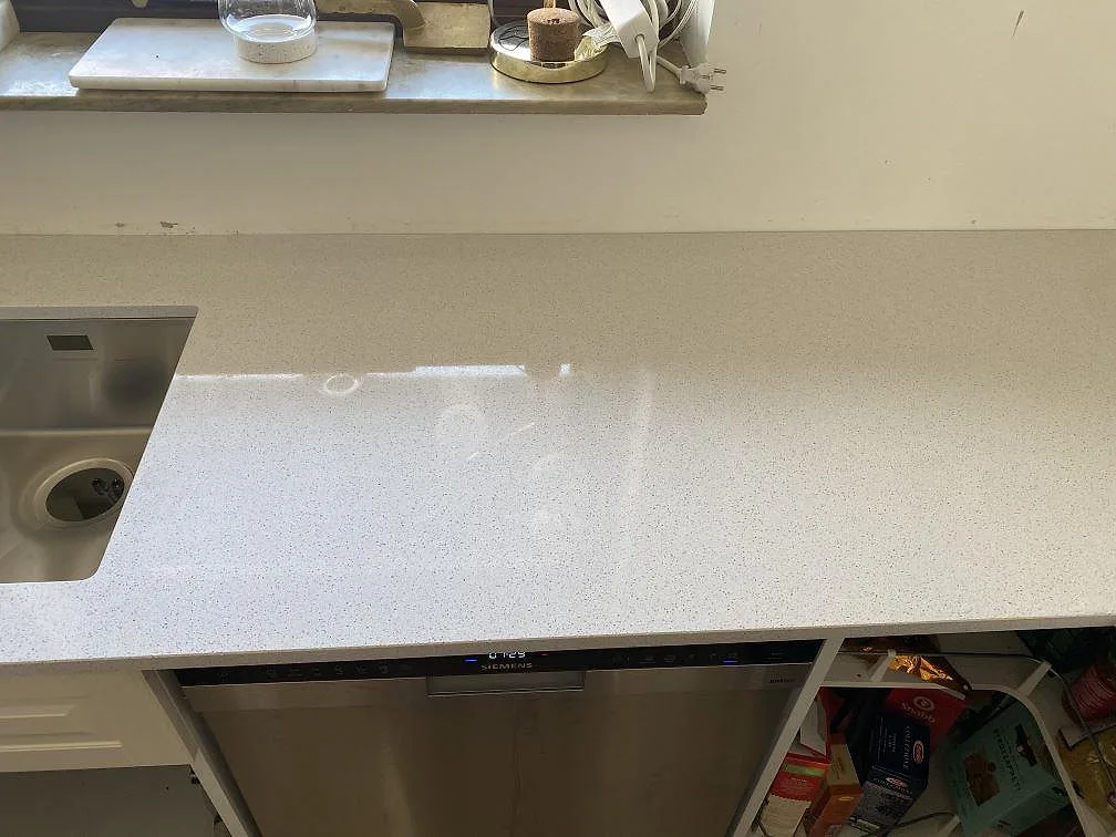 Køkkenbordplade i Technistone Crystal Quartz White, Malmö – billede 4