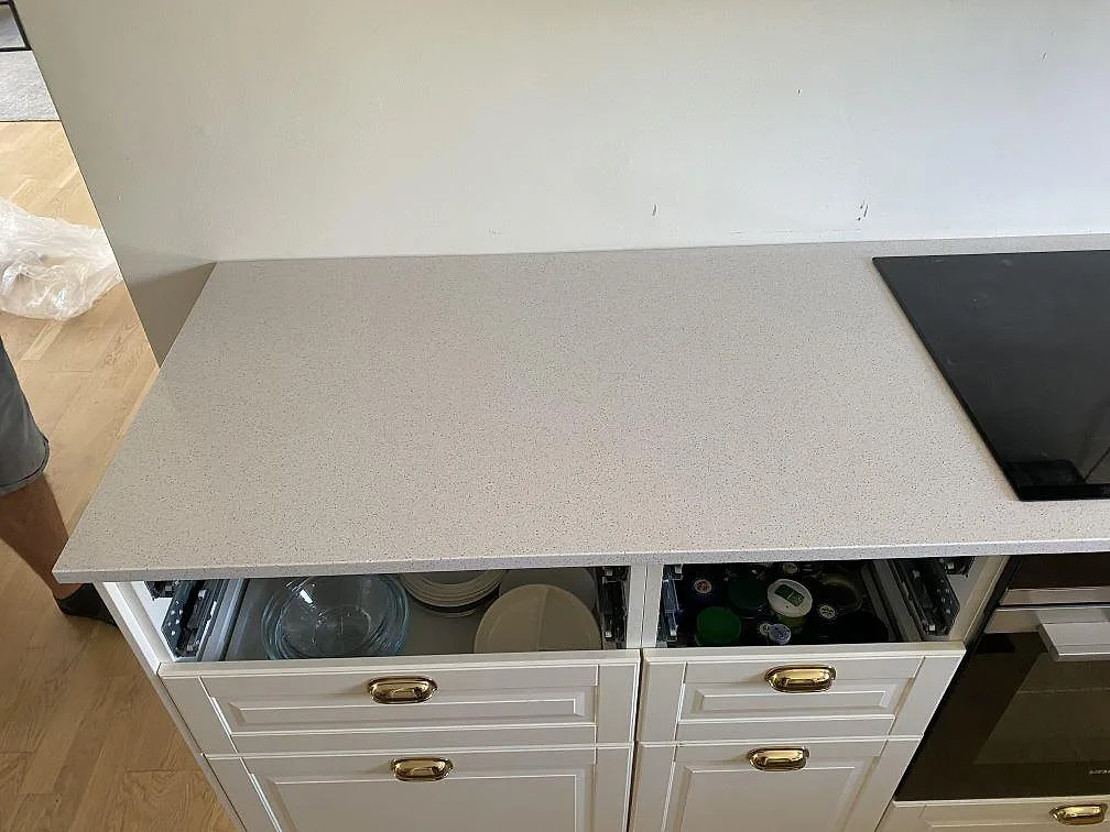 Køkkenbordplade i Technistone Crystal Quartz White, Malmö – billede 2