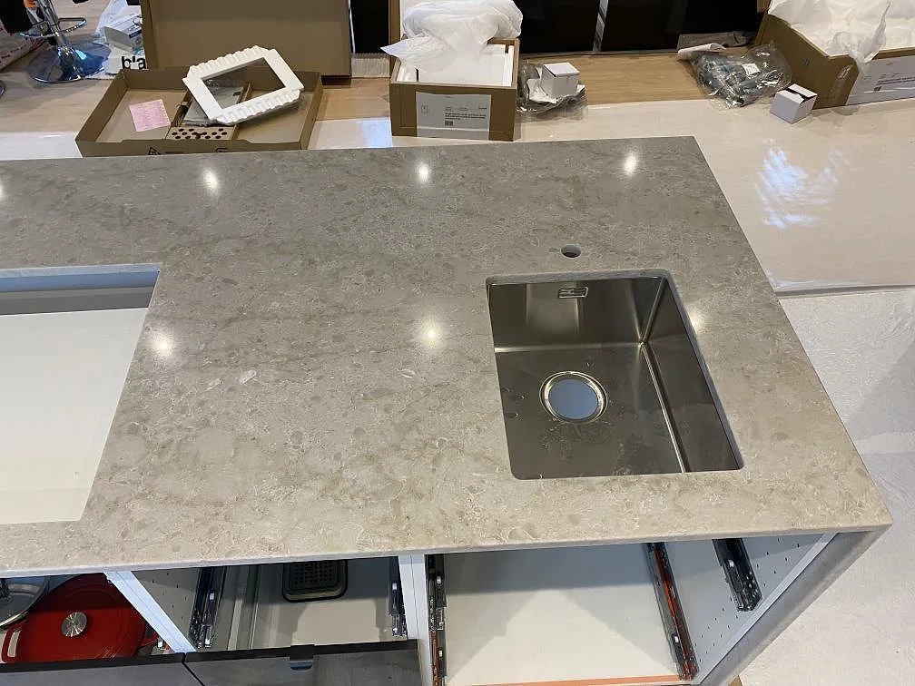Køkkenbordplade i Technistone Glencoe, Alafors – billede 3