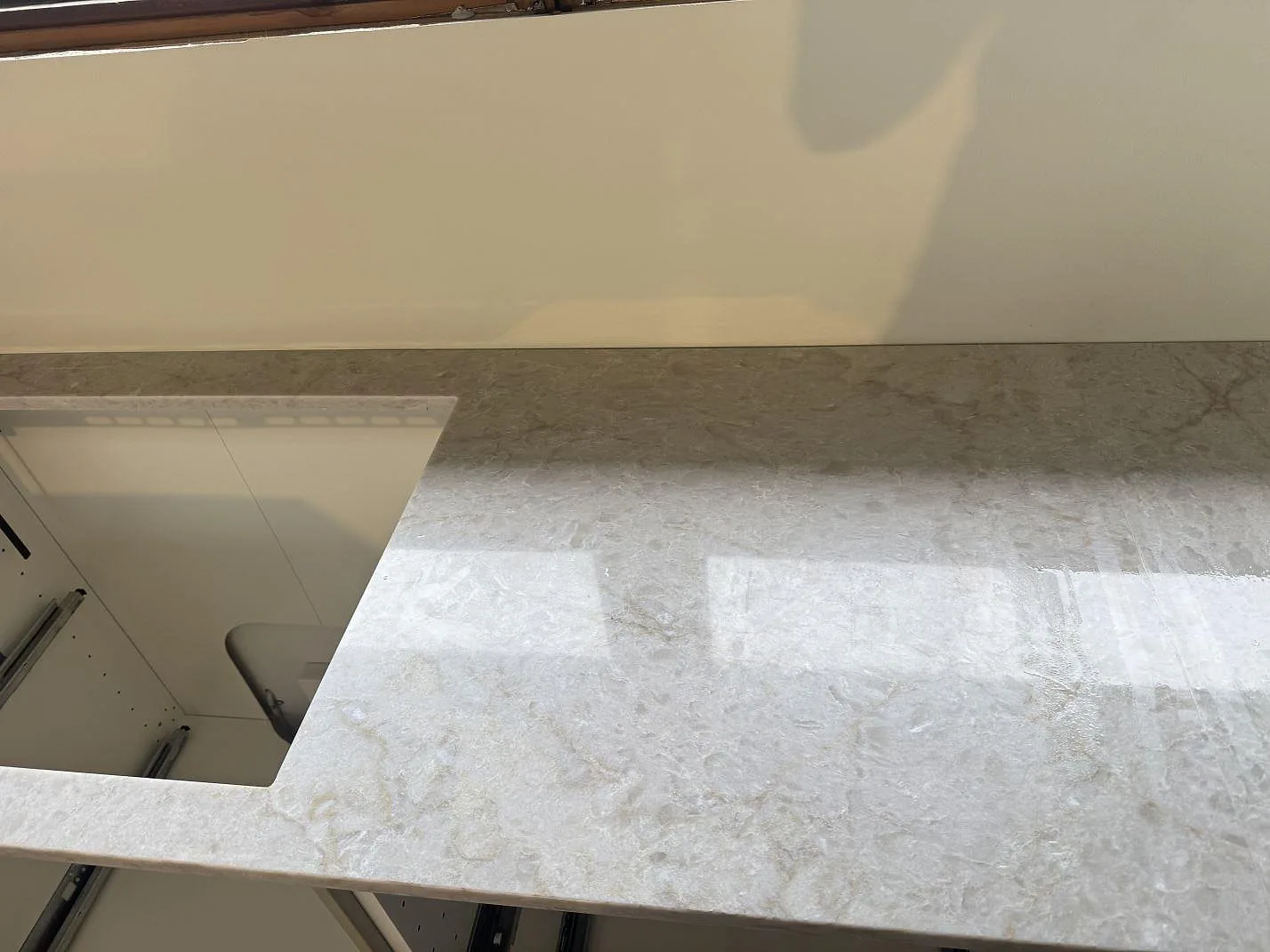 Køkkenbordplade i Technistone Glencoe, Birkerød – billede 6