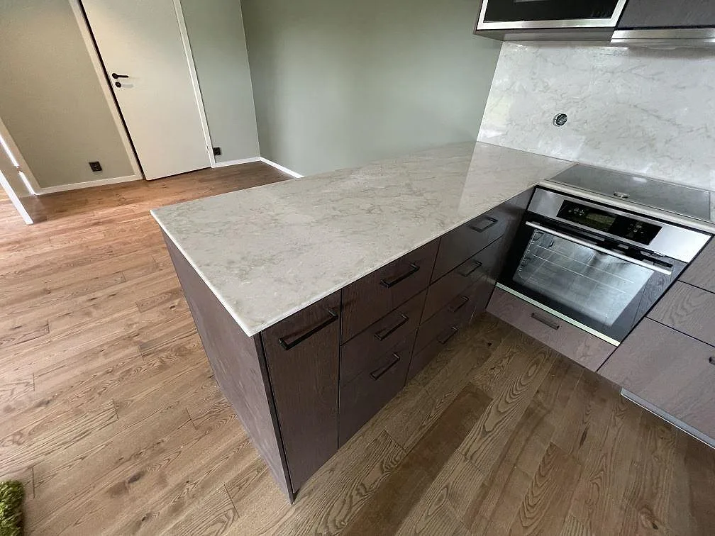 Køkkenbordplade i Technistone Glencoe, Danderyd – billede 3
