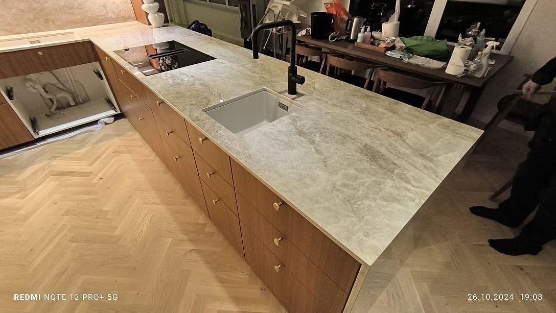 Køkkenbordplade i Technistone Glencoe, Rönninge – billede 2