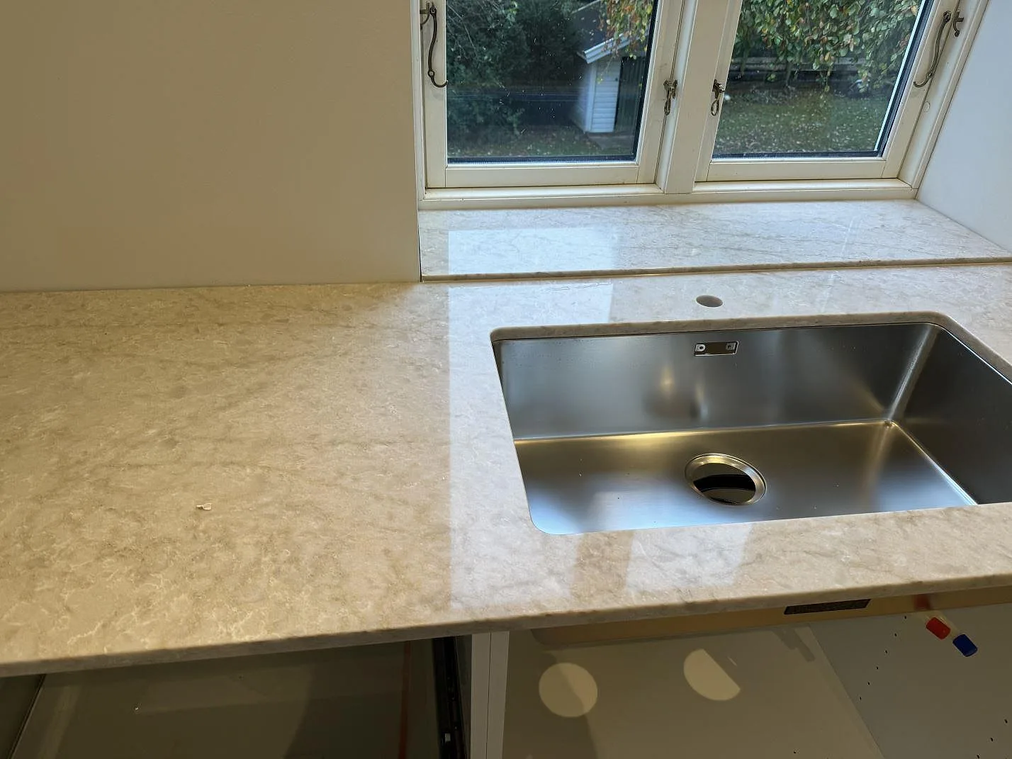 Køkkenbordplade i Technistone Glencoe, Skegrie – billede 2