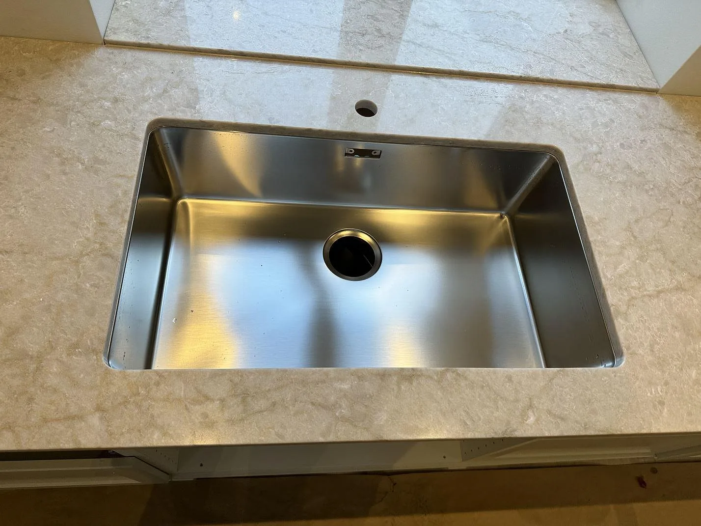 Køkkenbordplade i Technistone Glencoe, Skegrie – billede 5