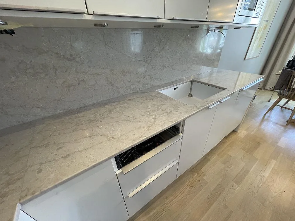 Køkkenbordplade i Technistone Glencoe, Stockholm – billede 4