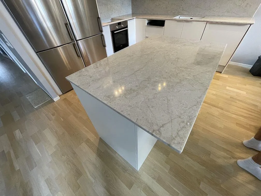 Køkkenbordplade i Technistone Glencoe, Stockholm – billede 2