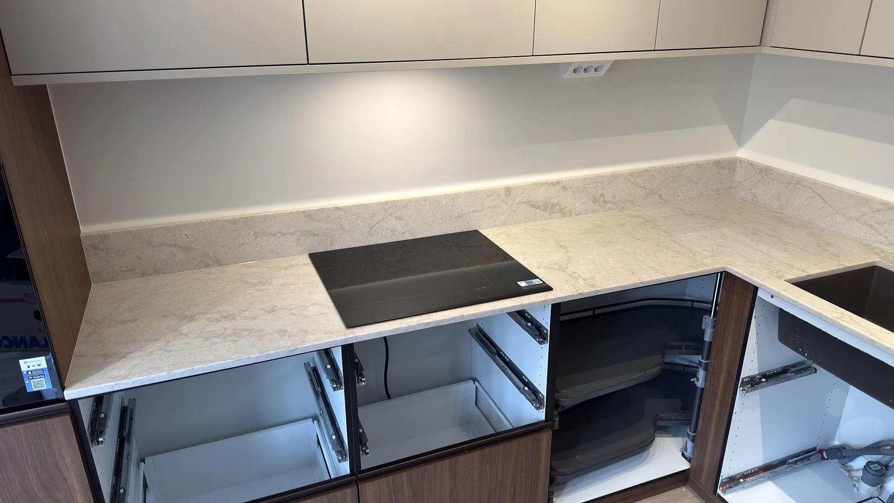 Køkkenbordplade i Technistone Glencoe, Stockholm – billede 2