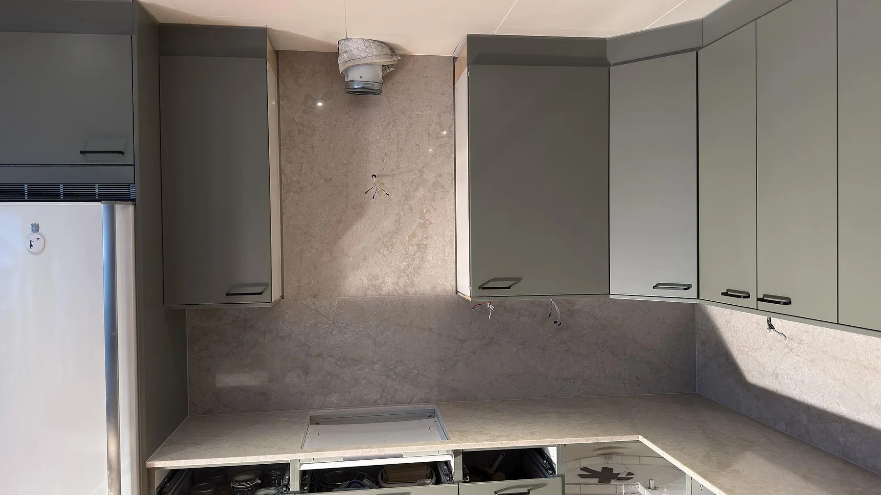 Køkkenbordplade i Technistone Glencoe, Sundbyberg – billede 4