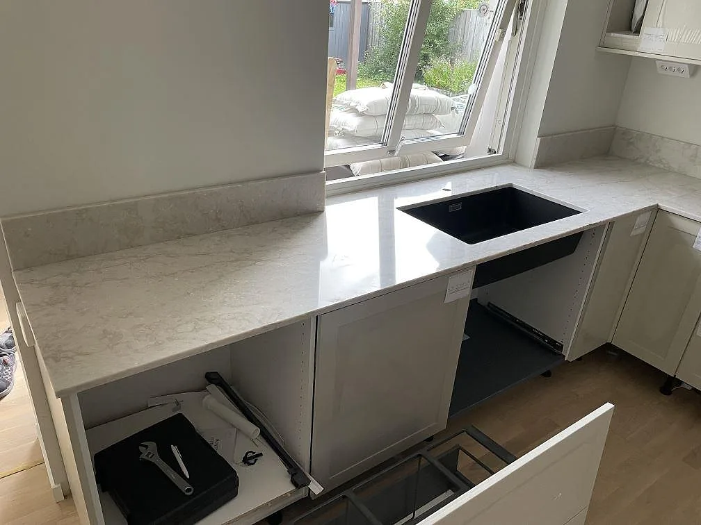 Køkkenbordplade i Technistone Glencoe, Vallentuna – billede 2