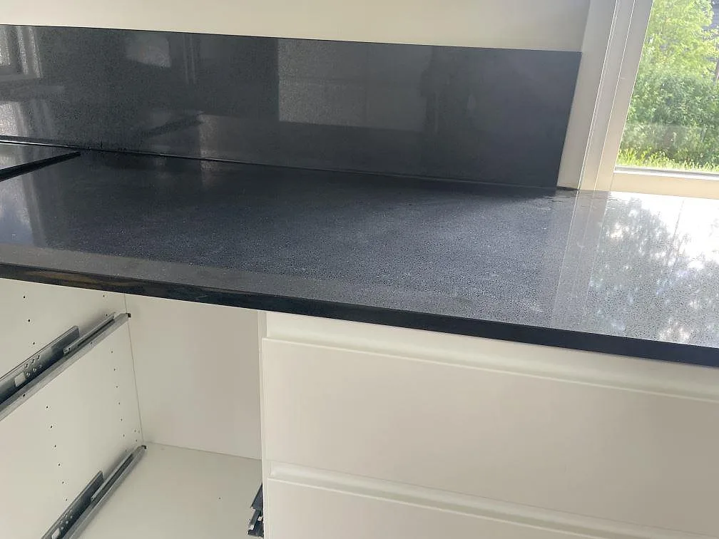 Køkkenbordplade i Technistone Gobi Black, Borås – billede 7