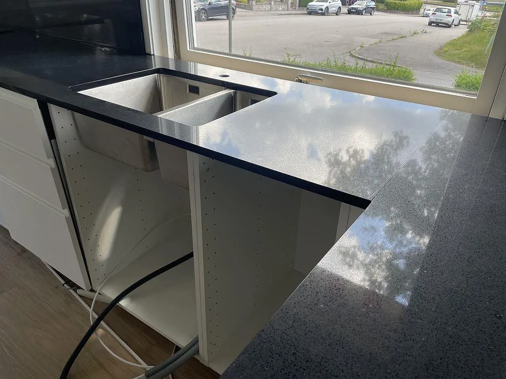 Køkkenbordplade i Technistone Gobi Black, Borås – billede 2