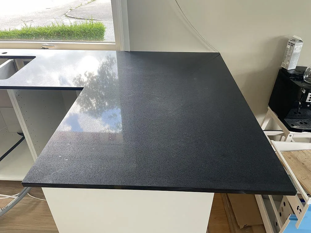 Køkkenbordplade i Technistone Gobi Black, Borås – billede 4