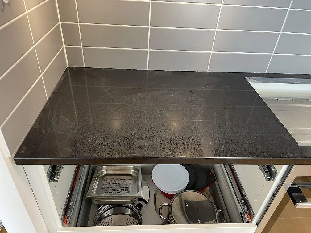 Køkkenbordplade i Technistone Gobi Black, Dalby – billede 8